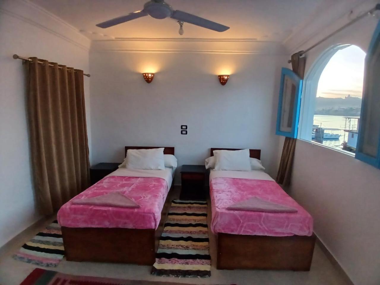 Hotel Nile Bride Assuan Esterno foto