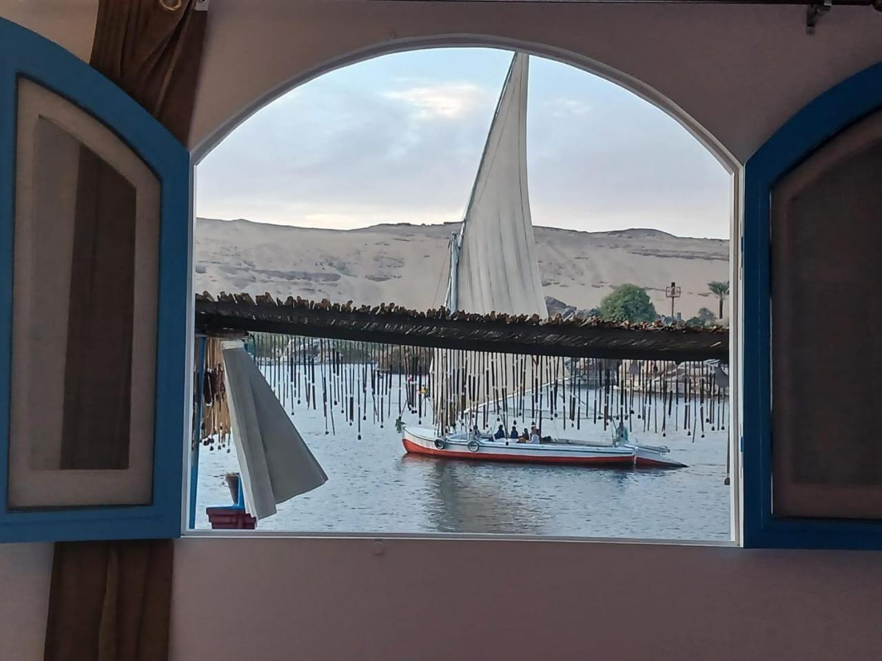 Hotel Nile Bride Assuan Esterno foto