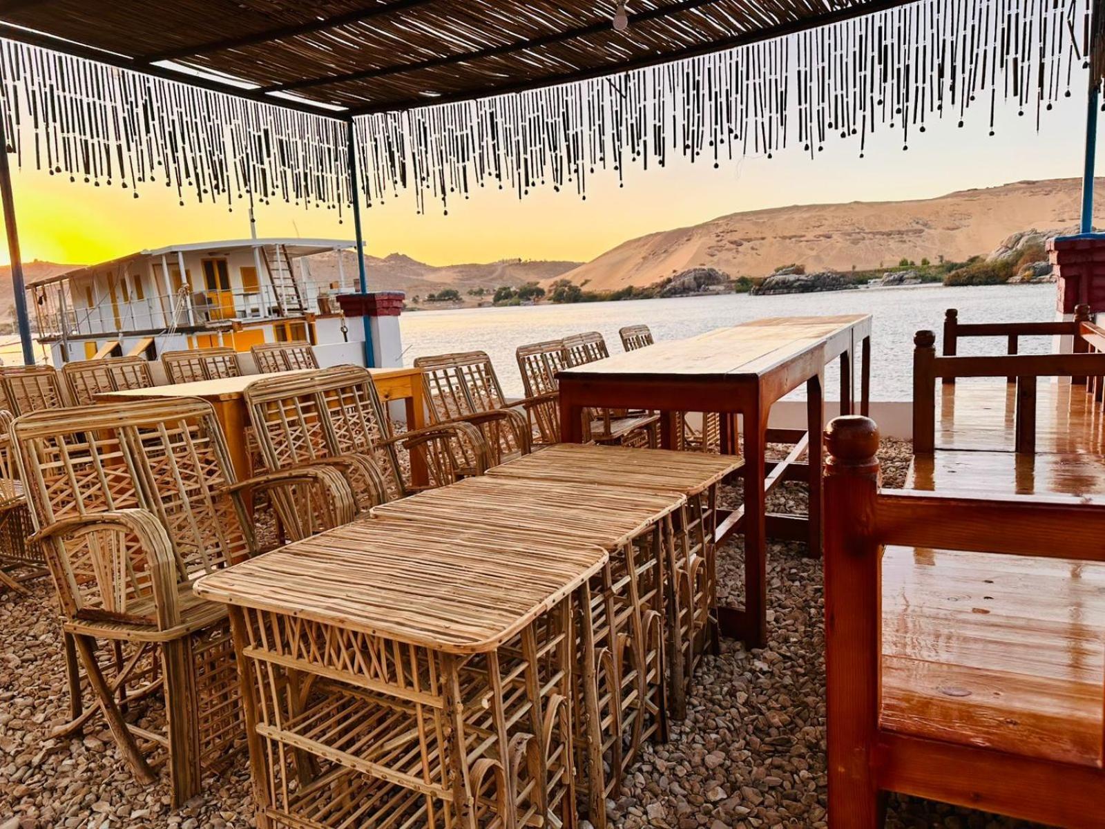 Hotel Nile Bride Assuan Esterno foto