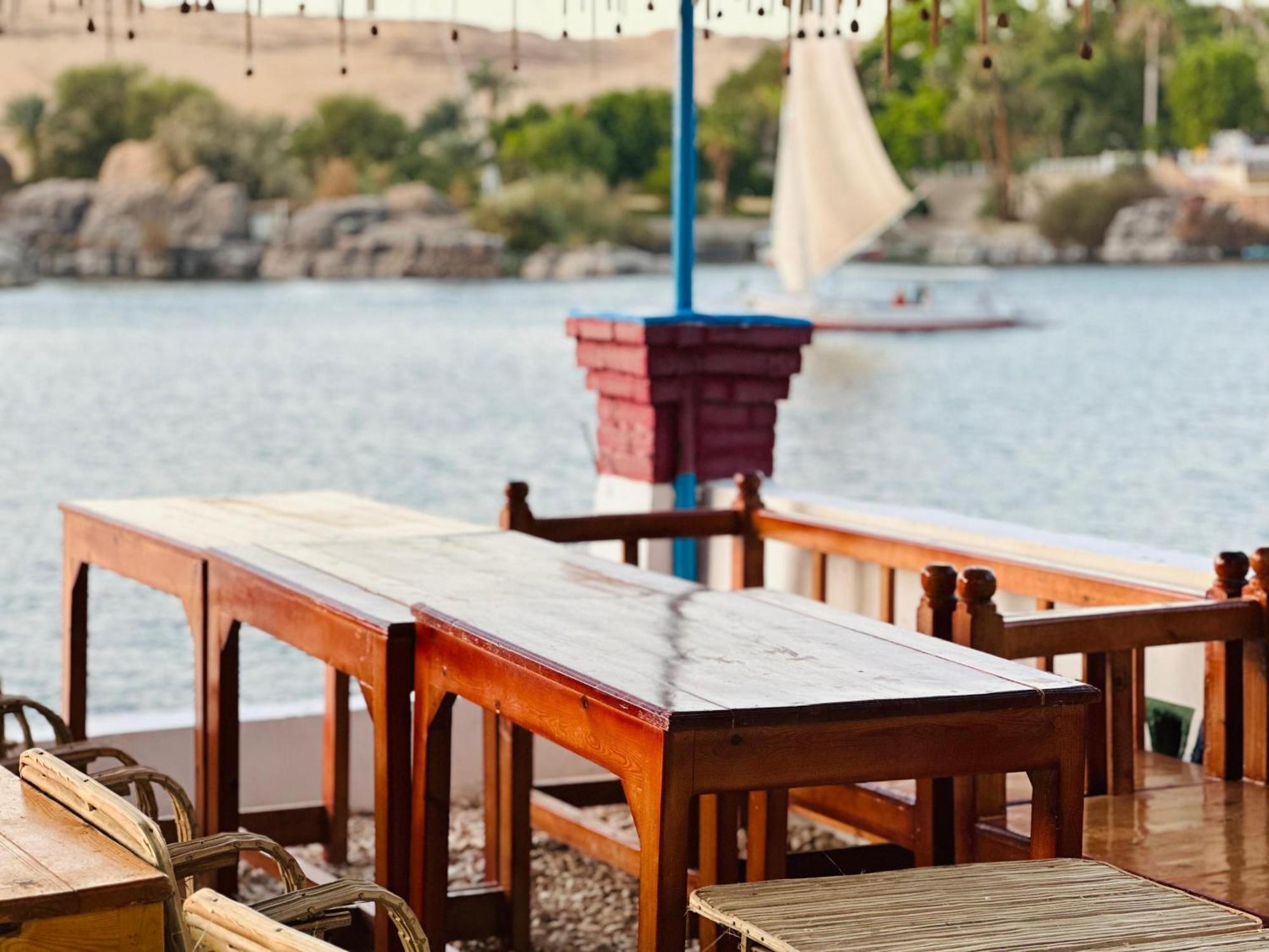 Hotel Nile Bride Assuan Esterno foto
