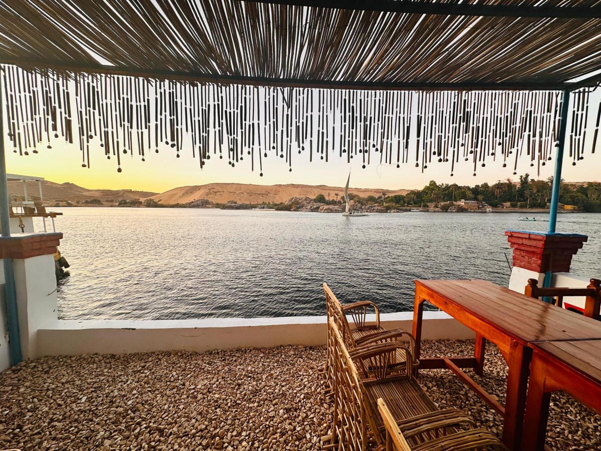 Hotel Nile Bride Assuan Esterno foto