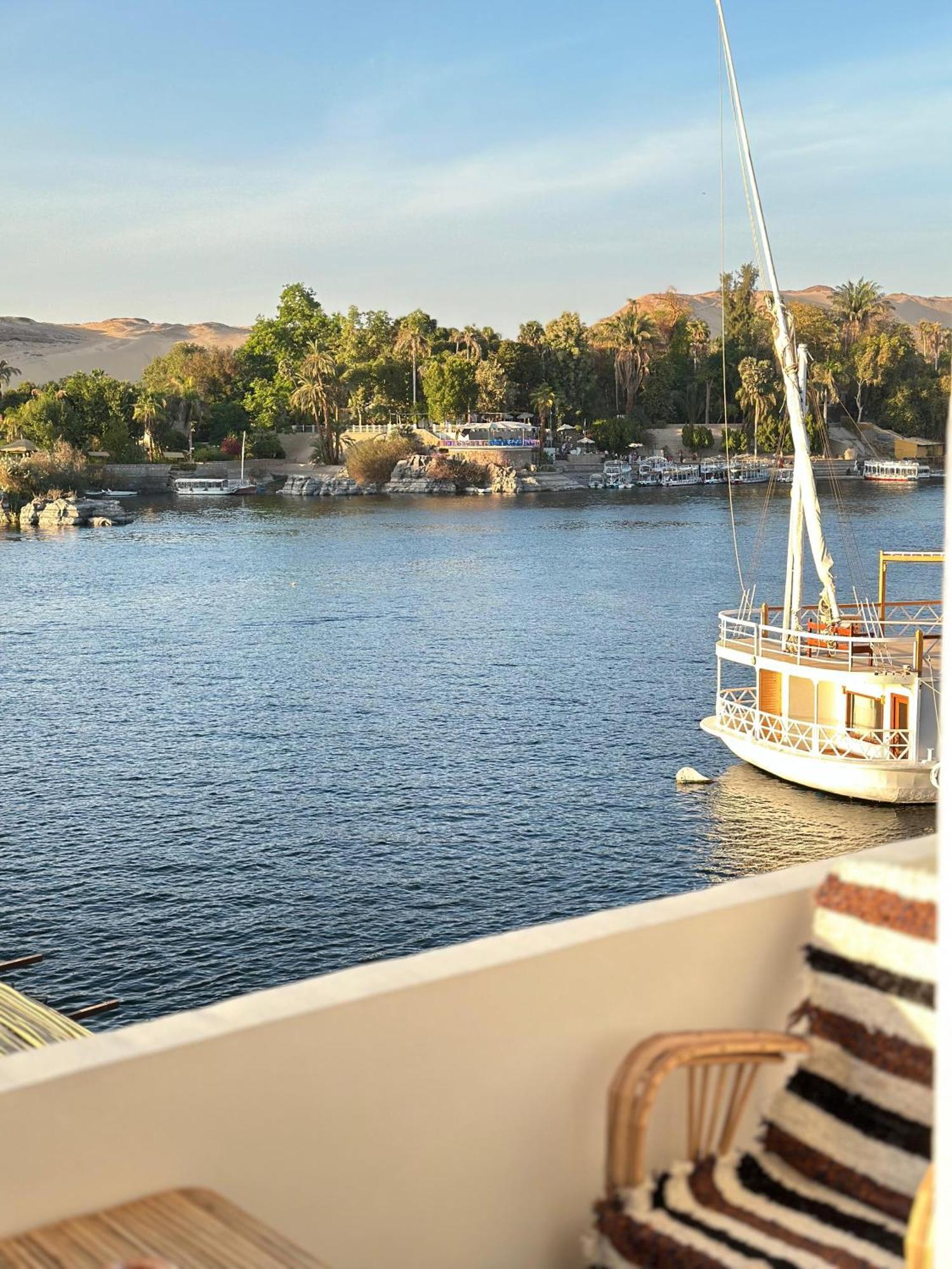 Hotel Nile Bride Assuan Esterno foto