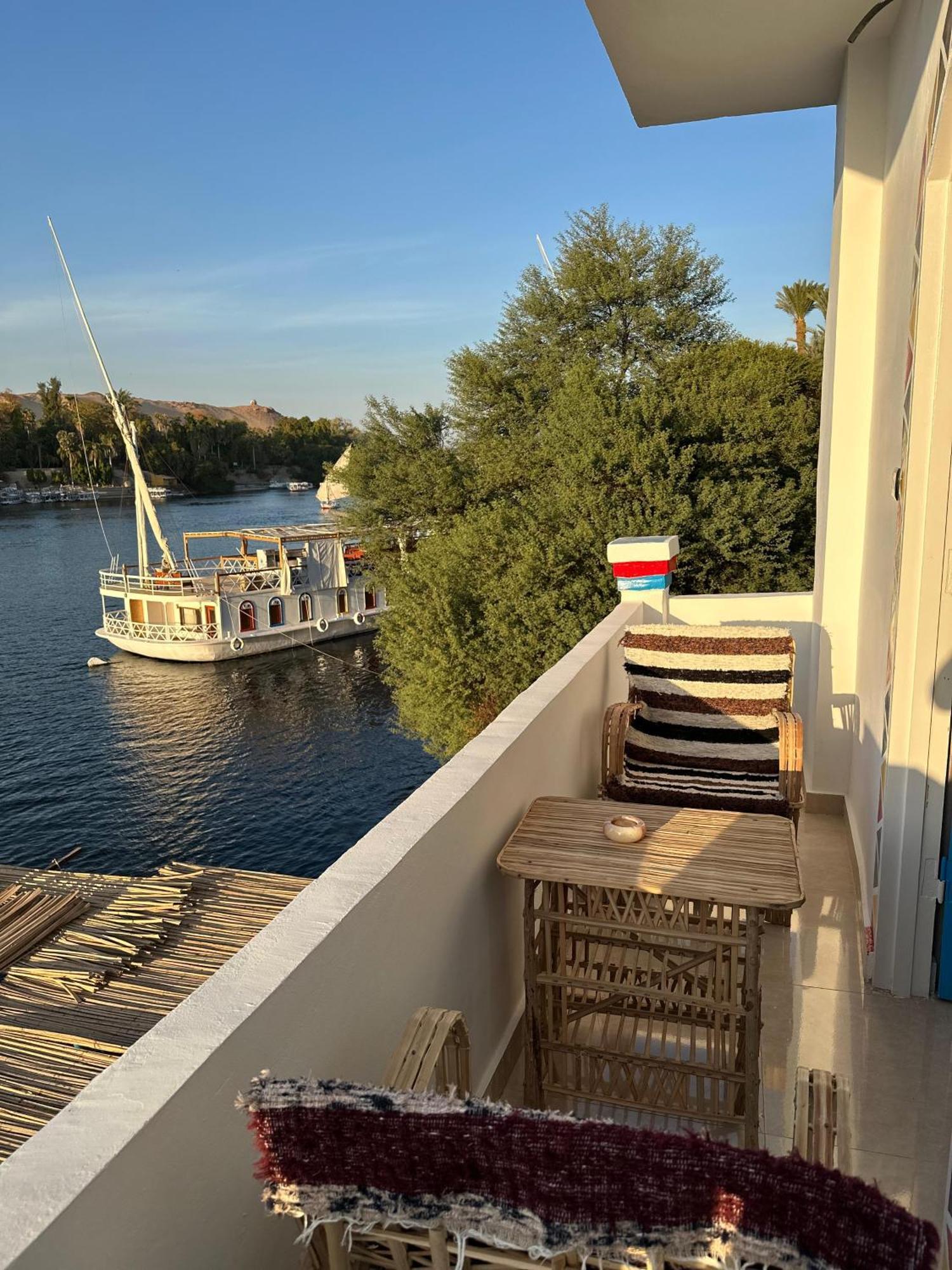 Hotel Nile Bride Assuan Esterno foto