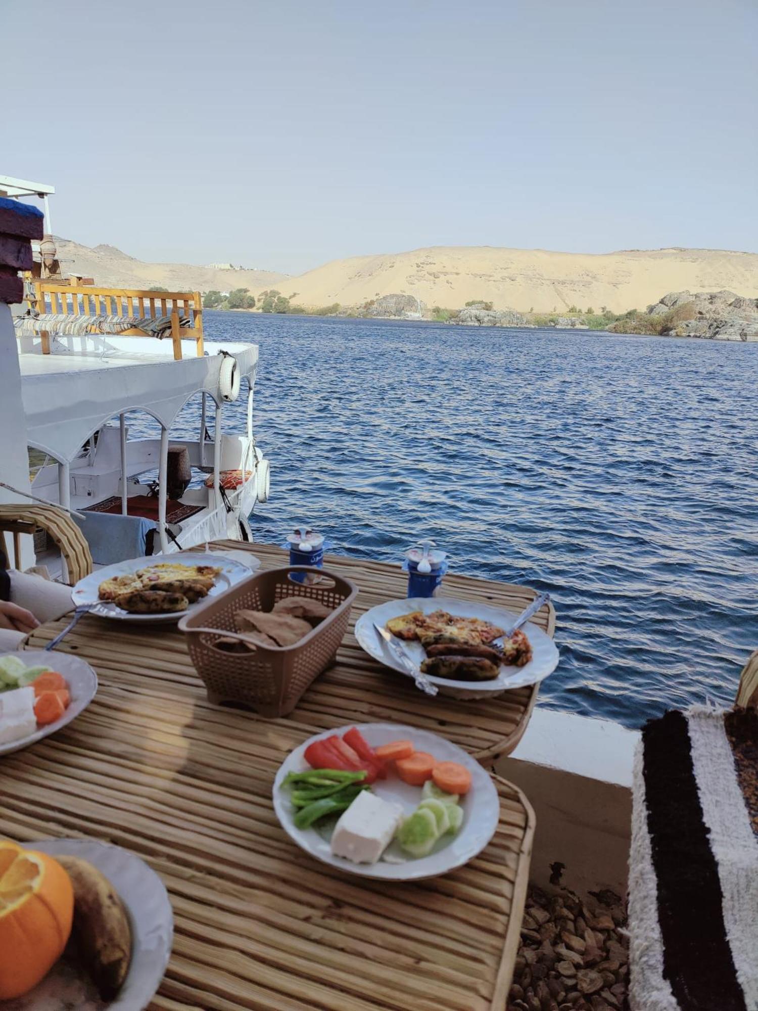 Hotel Nile Bride Assuan Esterno foto